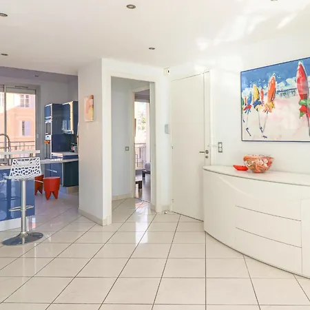 Superb Bright With Sea View Apartment *