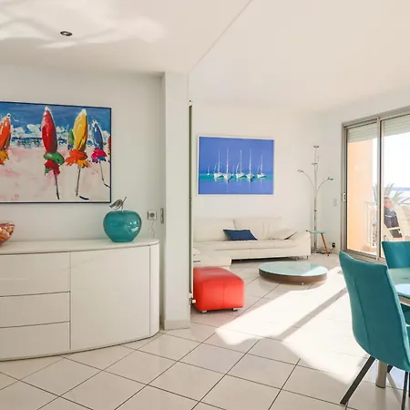 Superb Bright With Sea View Apartment *