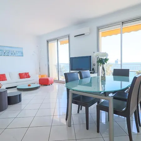 Superb Bright With Sea View & Close To Center