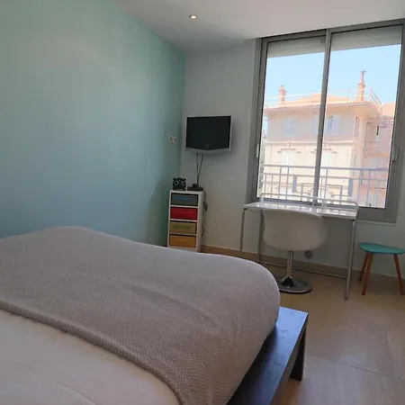 Superb Bright With Sea View & Close To Center *