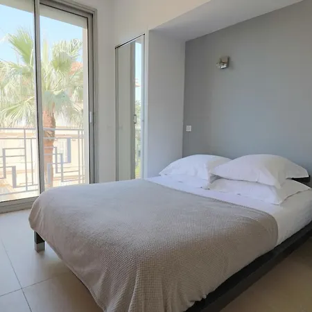 Superb Bright With Sea View & Close To Center Lägenhet *